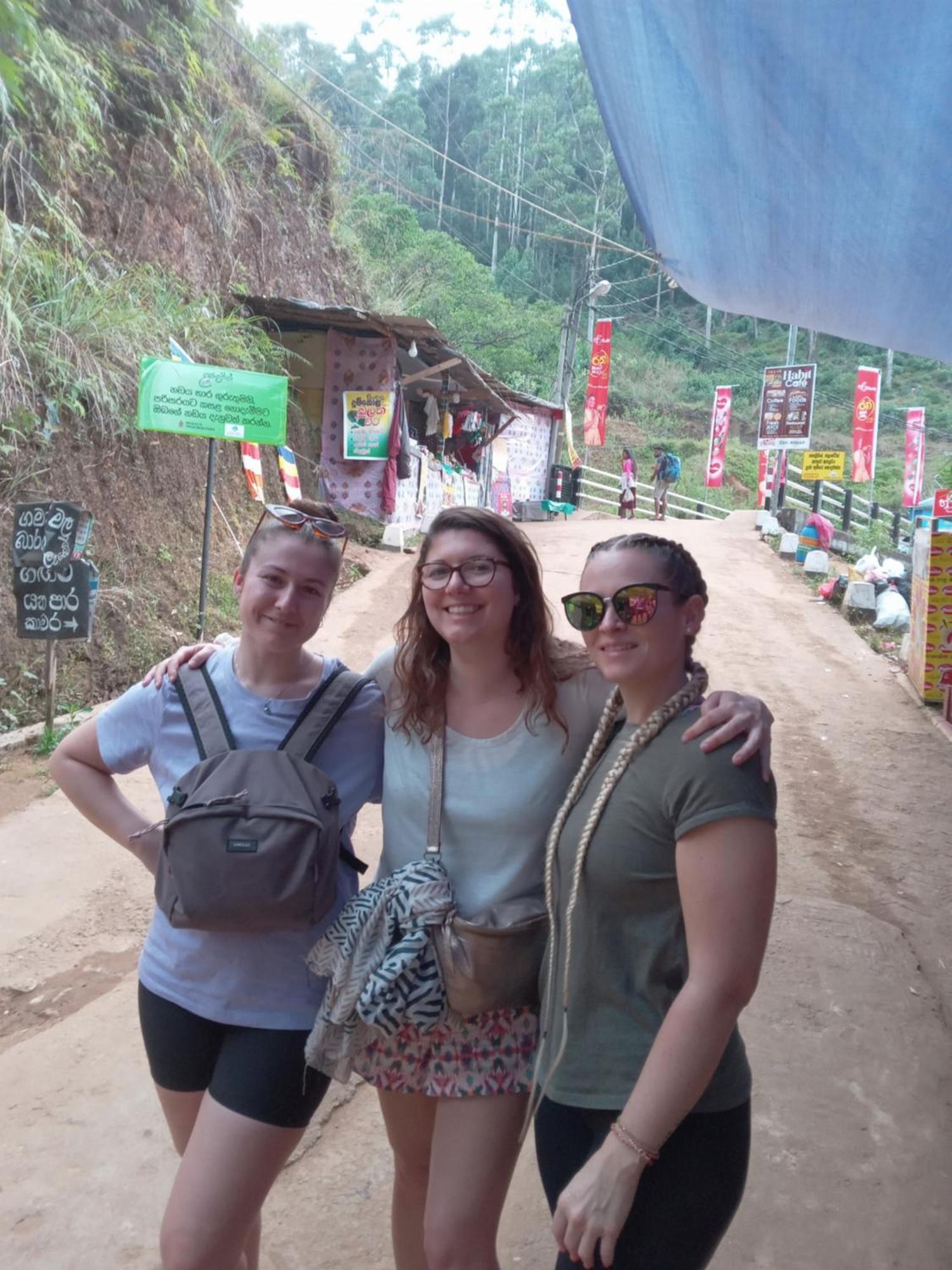 Trinish Homestay Хатон Екстериор снимка